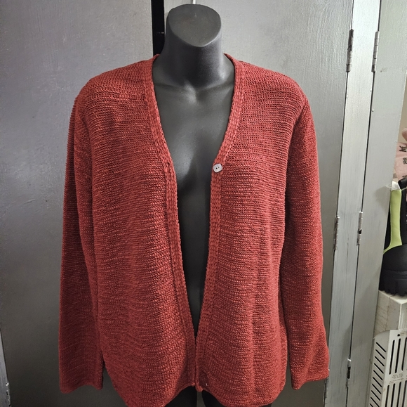 Rust colored one button sweater - Picture 3 of 3